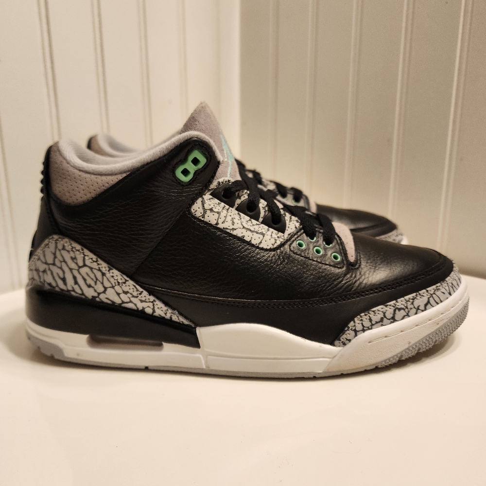 Nike Air Jordan 3 Retro "Green Glow" sneaker with product code CT8532-031 size 9